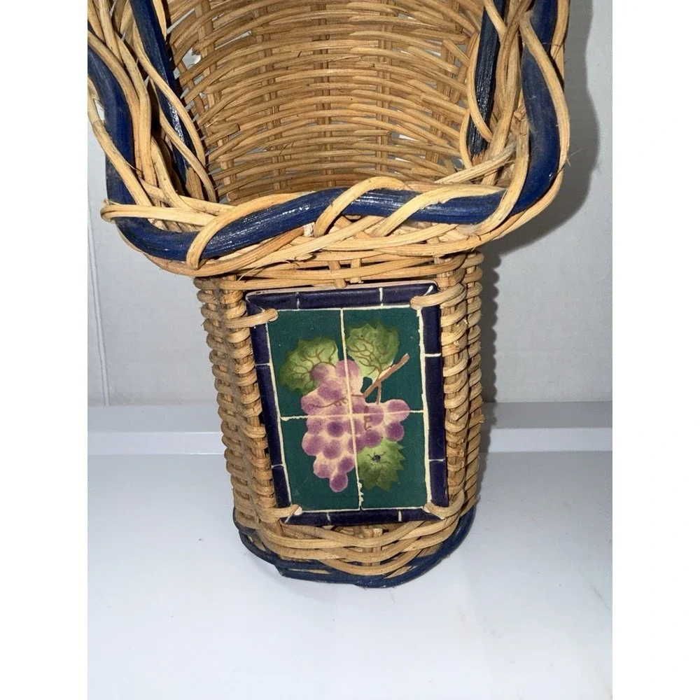 Vintage Handmade Woven Wicker Basket Grapes Tile Fruit Decor Wall Hanging/Sits